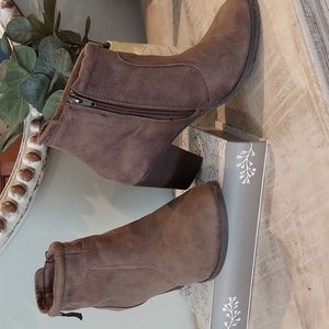 Report zipper booties size 7